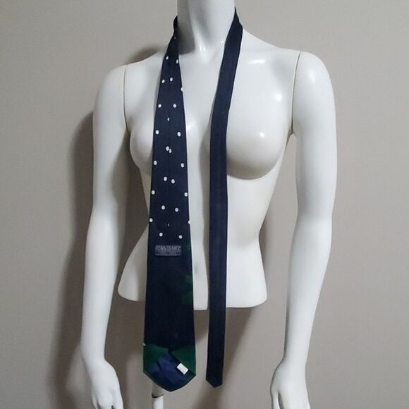 Renaissance Hand Made Golf Christmas Scene Tie - Picture 3 of 5